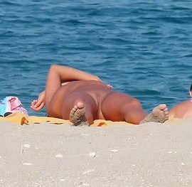 big ass black in public in the beach