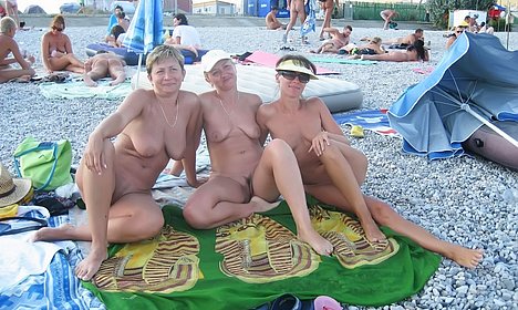 nude babes on the beach