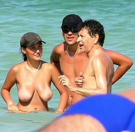 beach usa boobs photos