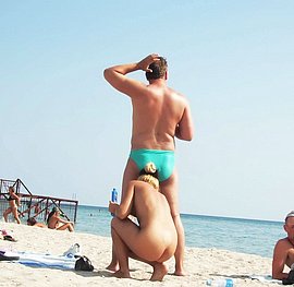 amateurs fuck on public beach while people watch