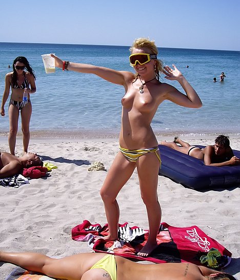 beautiful women nude beaches