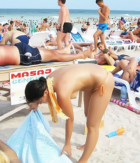 naked girls doing pee on beach