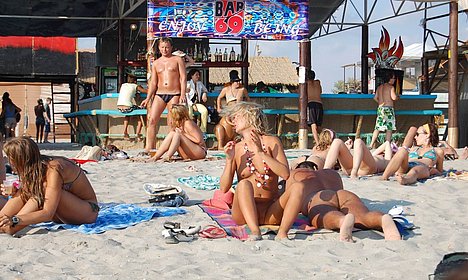 kelly brook beach nude movie